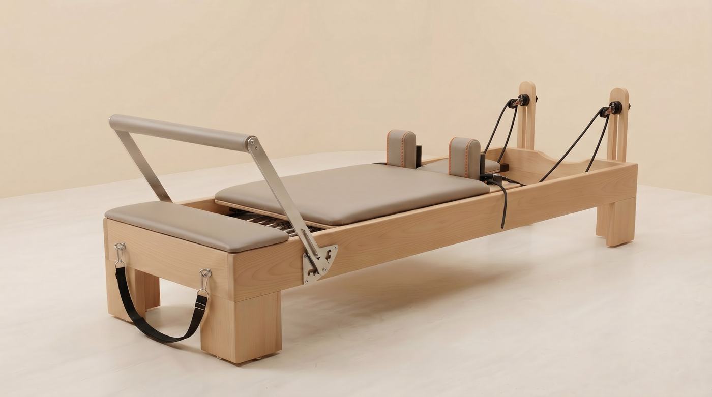 Reformer Pilates amia en hêtre massif, sellerie taupe